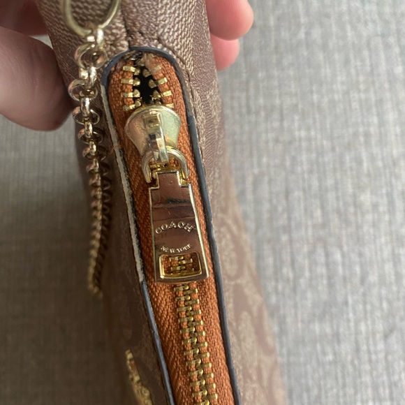 Coach Shoulder Purse - Picture 5 of 10